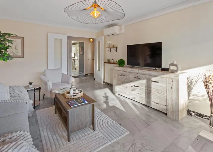 La - Spacious - Sea View - Parking - Ac - Pool Apartmán