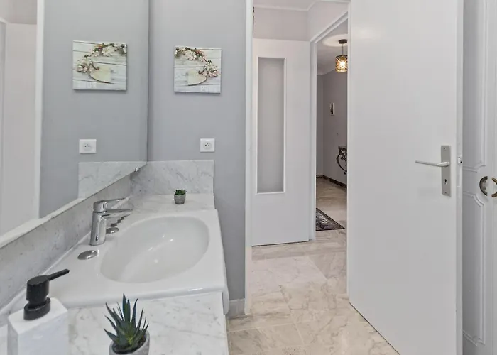 Apartment La - Spacious - Sea View - Parking - Ac - Pool