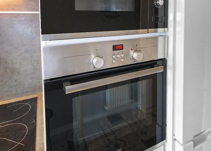 La - Spacious - Sea View - Parking - Ac - Pool Apartment *
